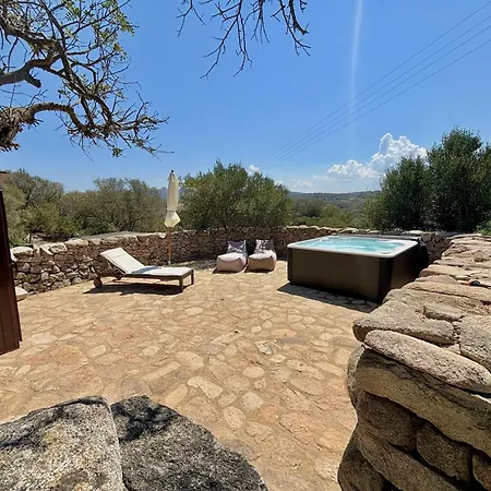Petra D'arana Villa Palau