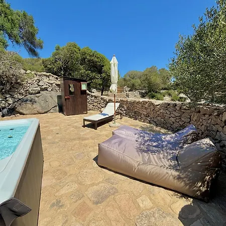 Petra D'arana Villa Palau