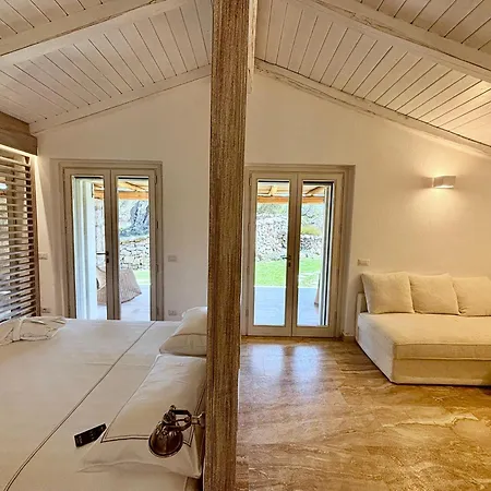 Petra D'arana Villa Palau