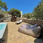 Petra D'arana Villa Palau