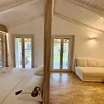 Petra D'arana Villa Palau